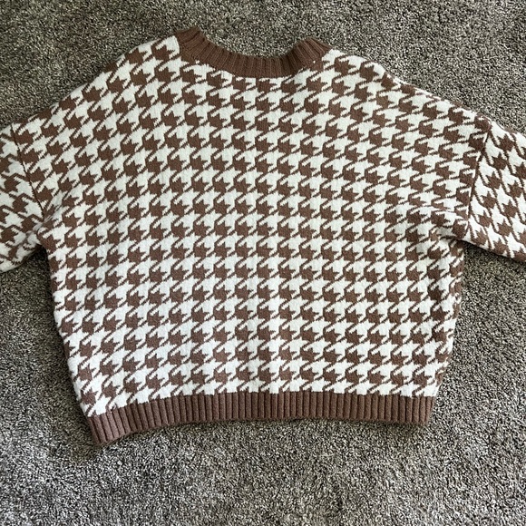 Hollister Houndstooth Cropped Sweater - Picture 8 of 8